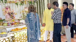 Shah Rukh Khan Lalbaugcha Raja Visit