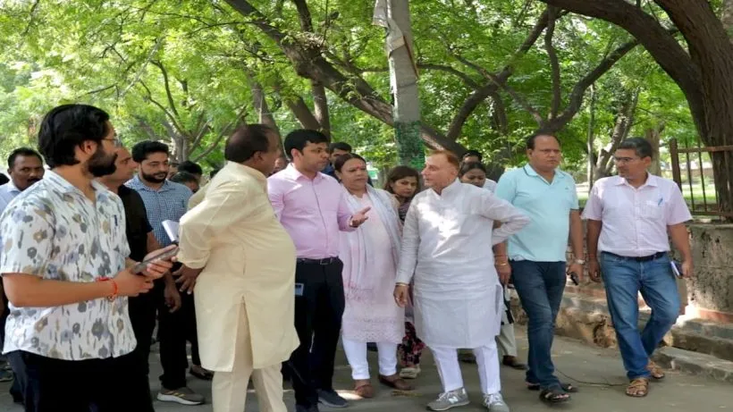 Mayor Pravesh Vahi inspected Ward-43