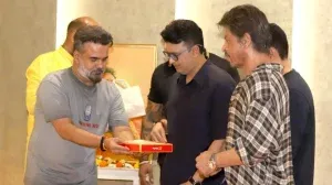 Shah Rukh Khan T Series Ganpati Visit
