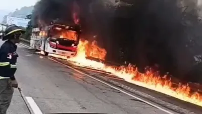 Mumbai Pune Expressway Bus Fire (credit social media )