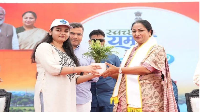 CM launches 'Main Bhi Yamuna Prahari' app