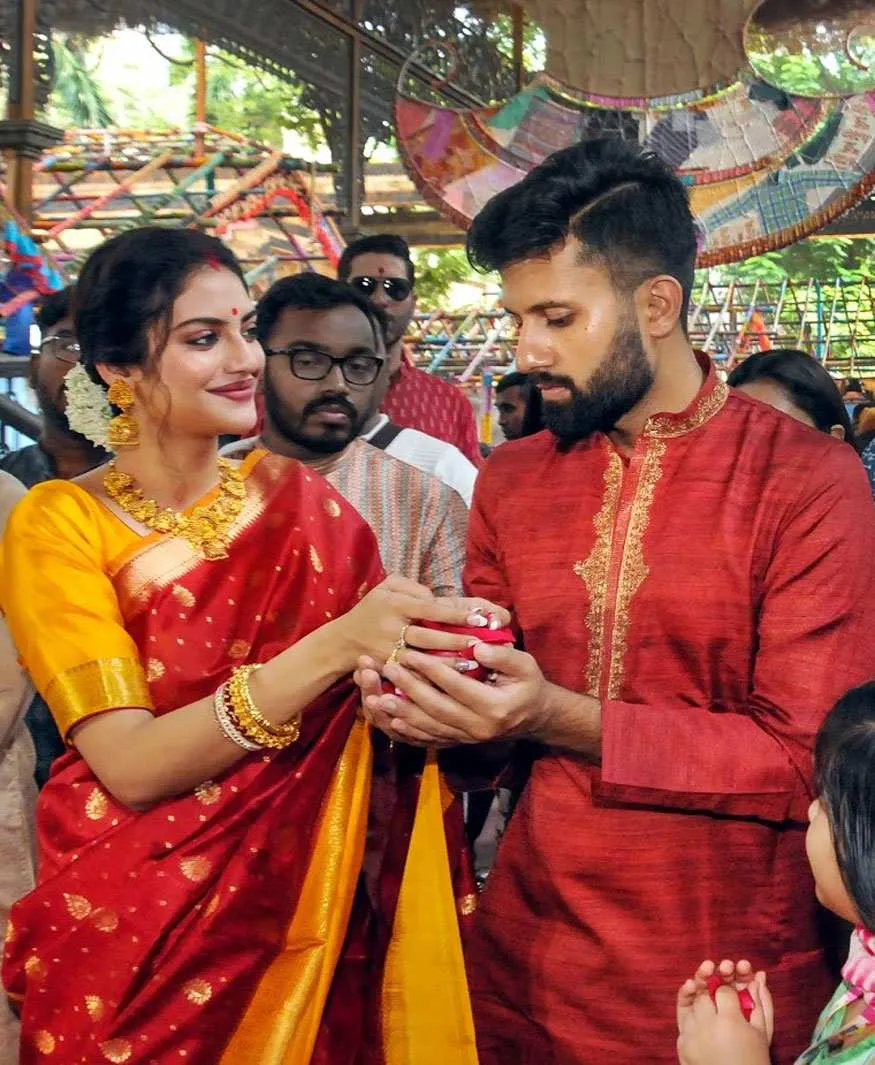 Couple Outfit Ideas for Durga Puja( Source: Social Media)