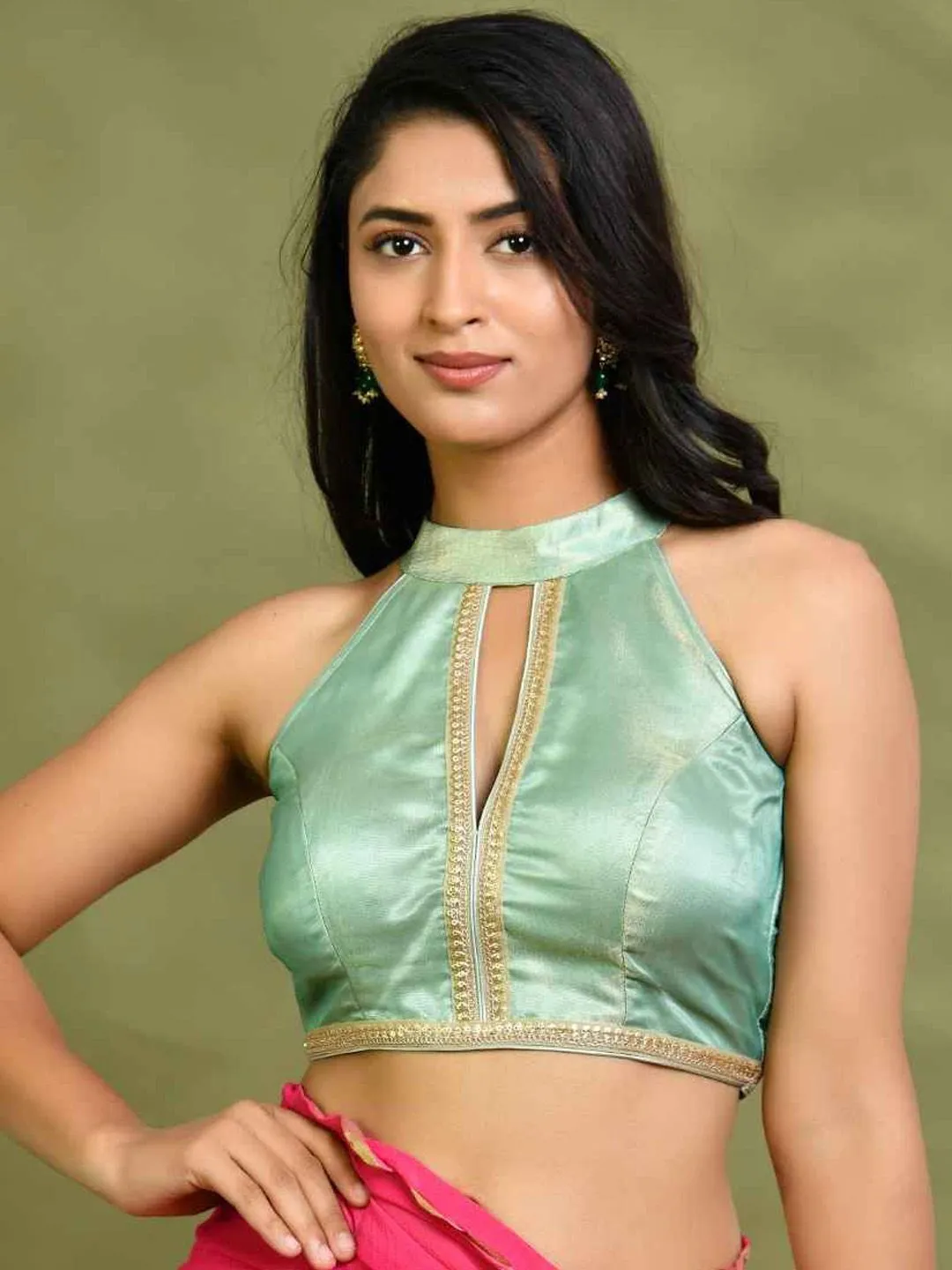 Halter Neck Blouse Designs For Karwa Chauth( Source: Social Media)