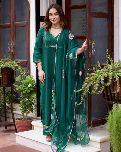 Navratri Day 9 Peacock Green Outfit Ideas( Source: Social Media)