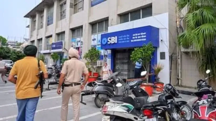 3 days Bank closed